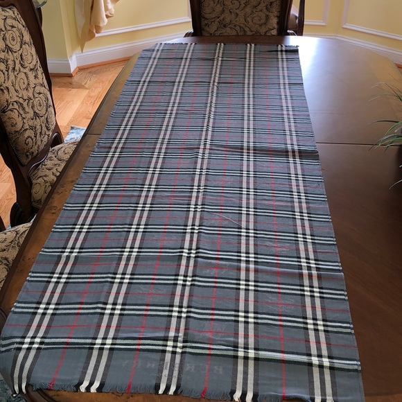 Burberry large size shawl scarf 🧣 ❤️ - Picture 7 of 8